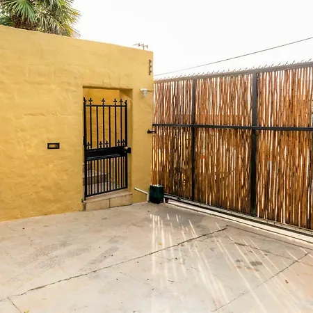 Sun, Sea & A Wood-Fired Hot Tub In A Downtown Mediterranean Villa Cape Town Exterior photo
