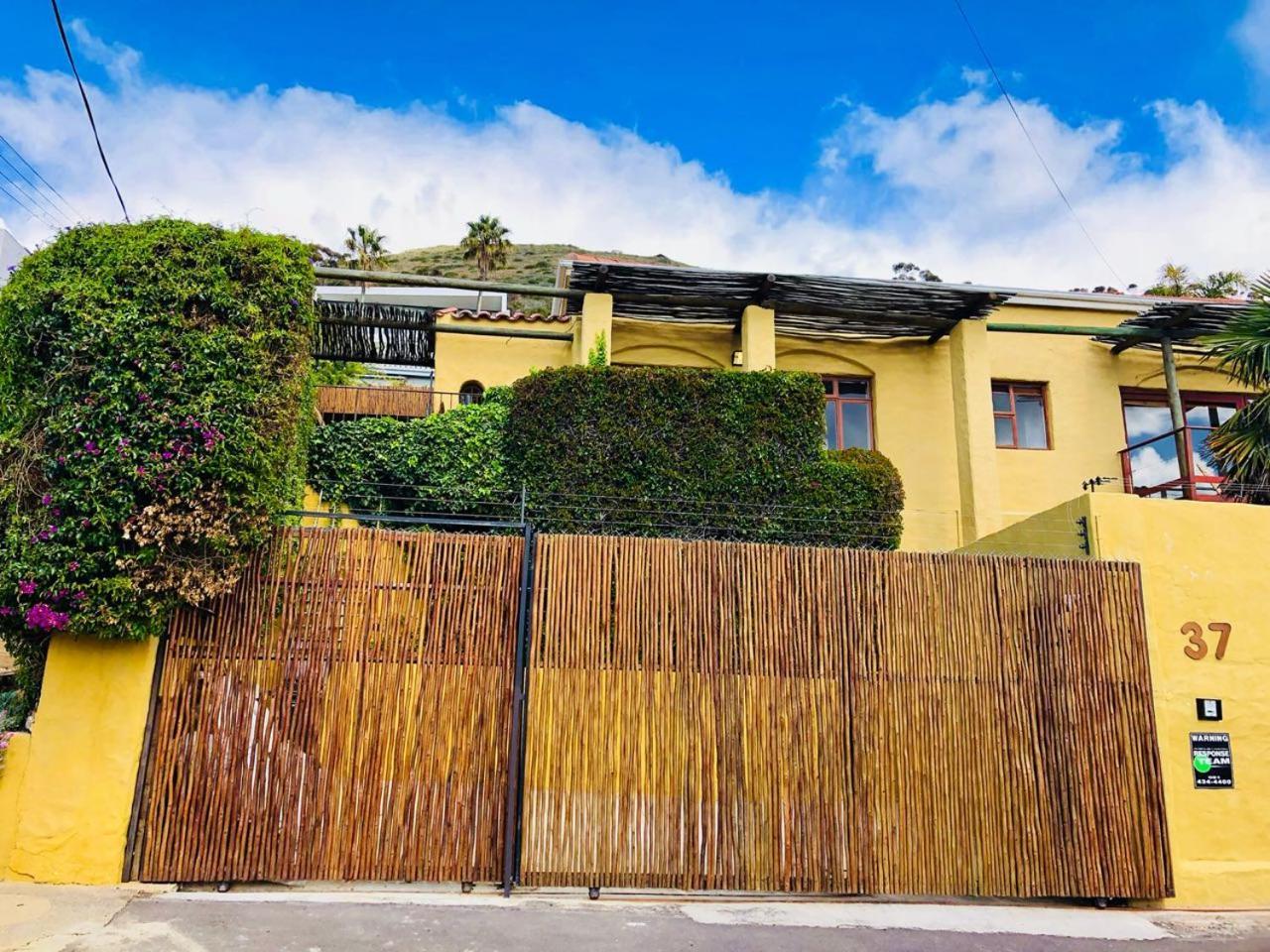 Villa Sun, Sea & A Wood-fired Hot Tub In A Downtown Mediterranean