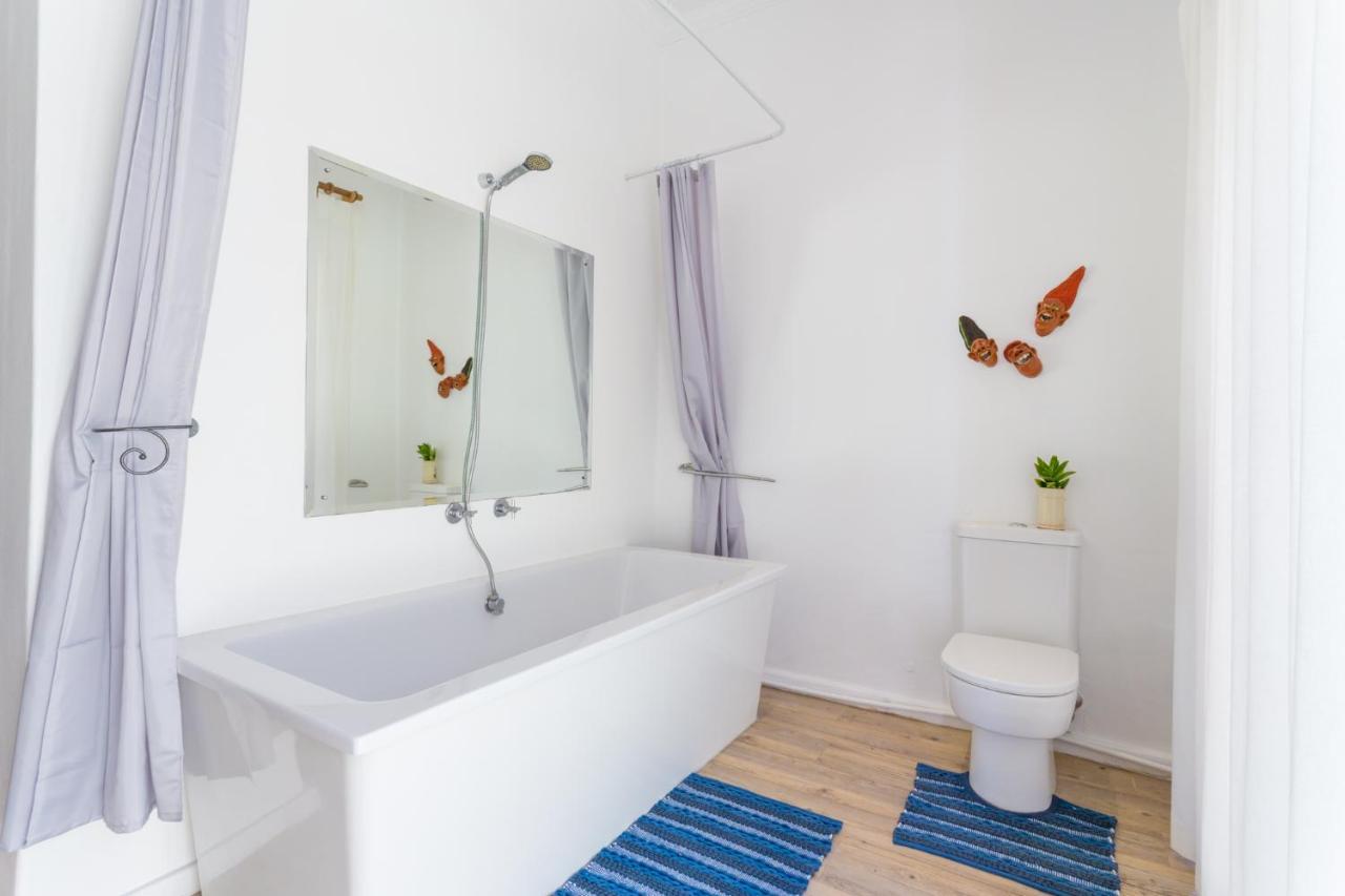 Villa Sun, Sea & A Wood-fired Hot Tub In A Downtown Mediterranean