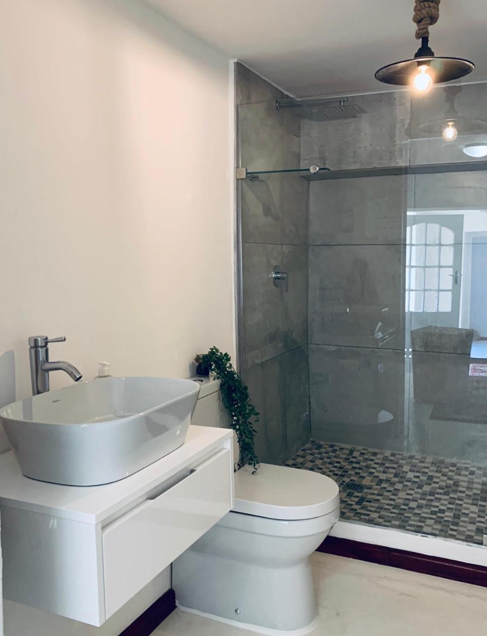 Villa Sun, Sea & A Wood-fired Hot Tub In A Downtown Mediterranean Cape Town